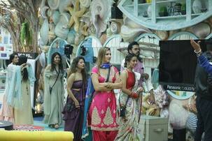 Bigg Boss 12 Day 53, 8 November, Live Updates: Numerologist Sanjay Jumaani makes predictions for the housemates