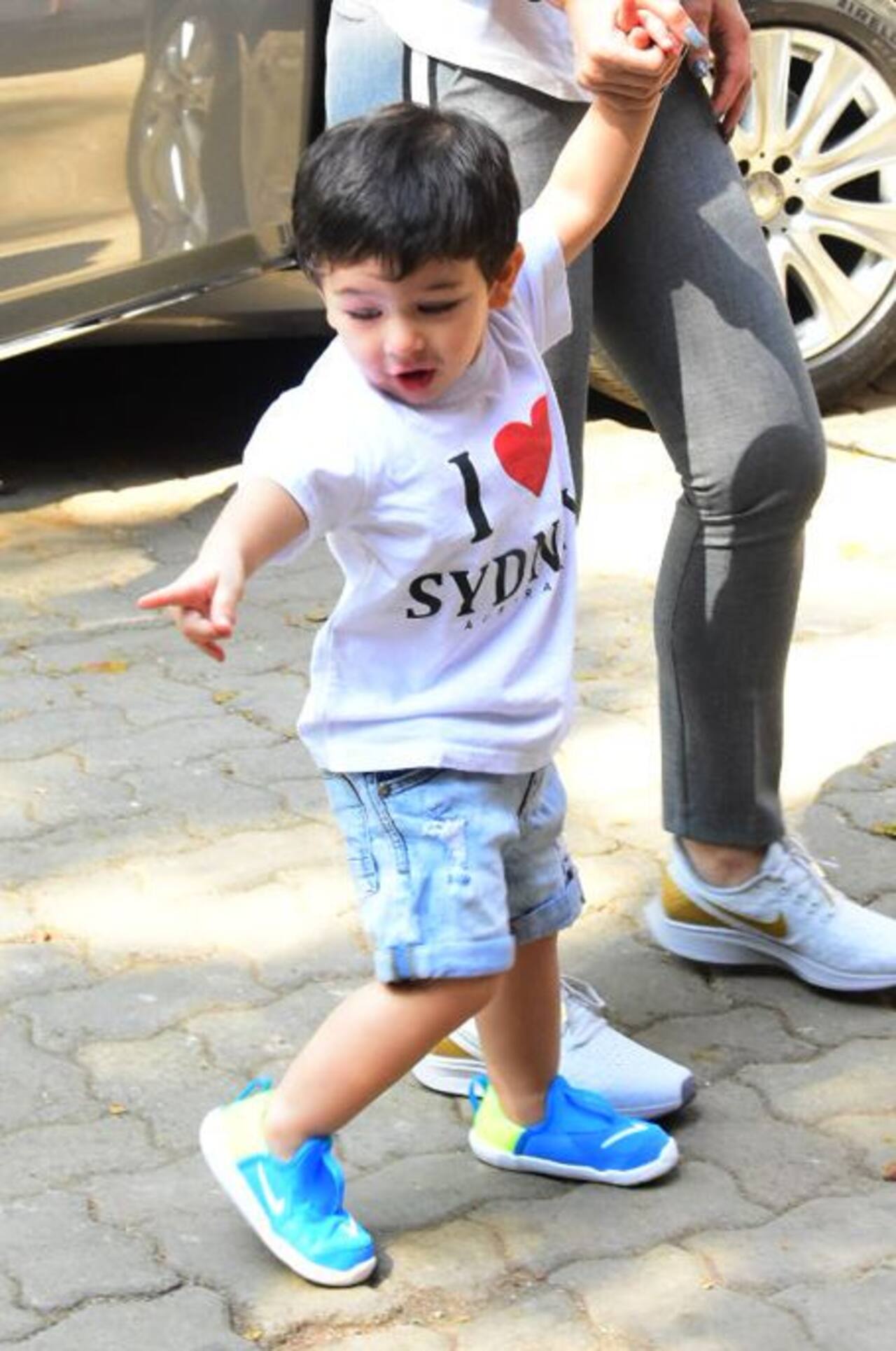 Kareena Kapoor.taimur ali khan.spotted at Mehboob studio  4