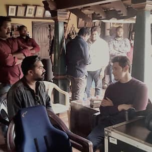 [PHOTOS] Mahesh Babu and Simbu catch up while shooting for their respective films at the same studio