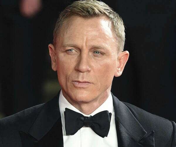 Daniel Craig blames smartphones for ruining his night outs - read ...