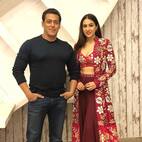 Sara Ali Khan strikes a pose with the 'biggest boss' Salman Khan as she promotes Kedarnath on Bigg Boss 12- view pic