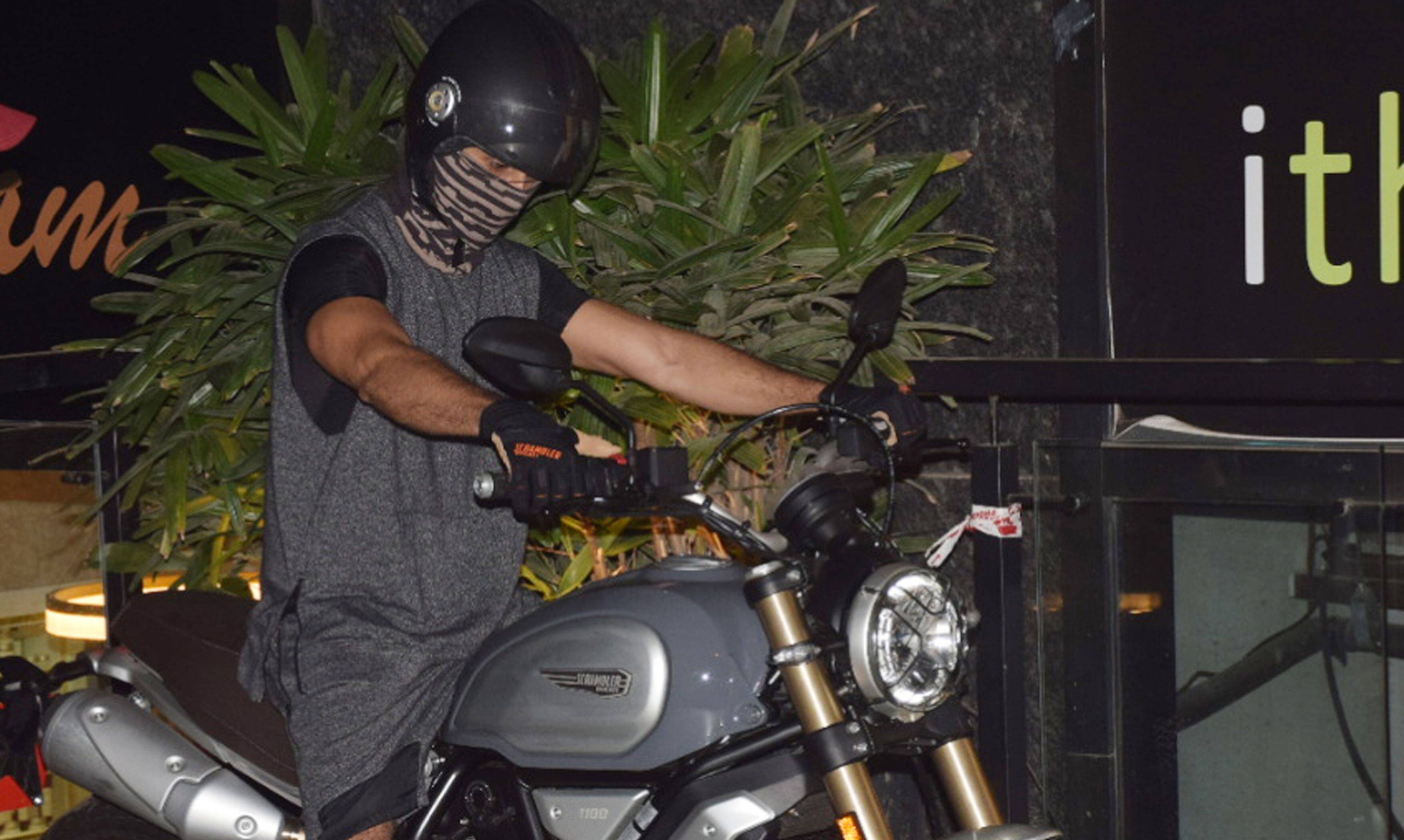 [HQ PICS] These photos of Shahid Kapoor riding his beast will tempt you ...