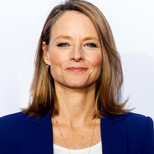 Jodie Foster to star in, direct and co-produce the remake of the thriller Woman at War