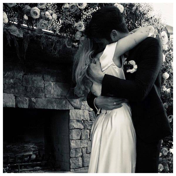 Miley Cyrus Liam Hemsworth Married Here S How Much The Vivienne