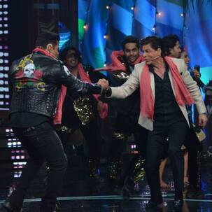 Bigg Boss 12, Weekend Ka Vaar 15 December 2018 Live Updates: Bauua Singh aka Shahrukh Khan as a guest on the show, also Swara Bhaskar and Sumit Vyas meet up with the contestants