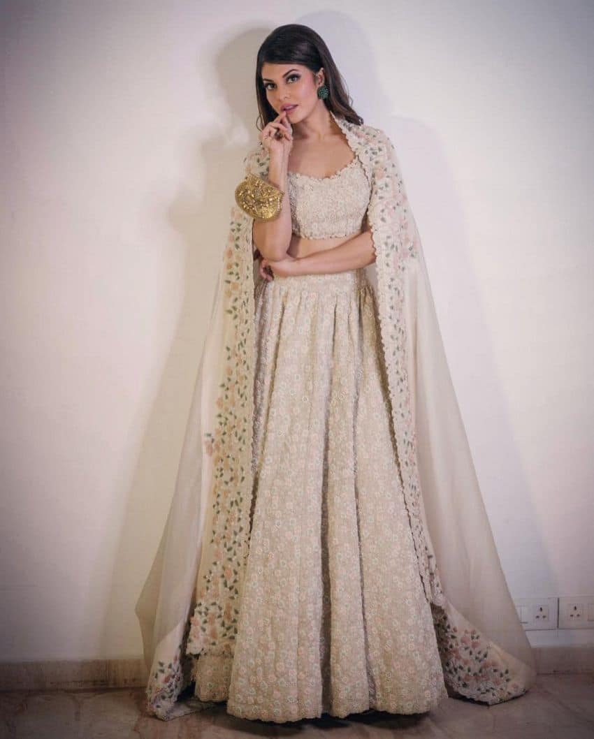 Kareena Kapoor Khan, Alia Bhatt's White Lehenga Choli For Your Summer  Weddings! | 👗 LatestLY