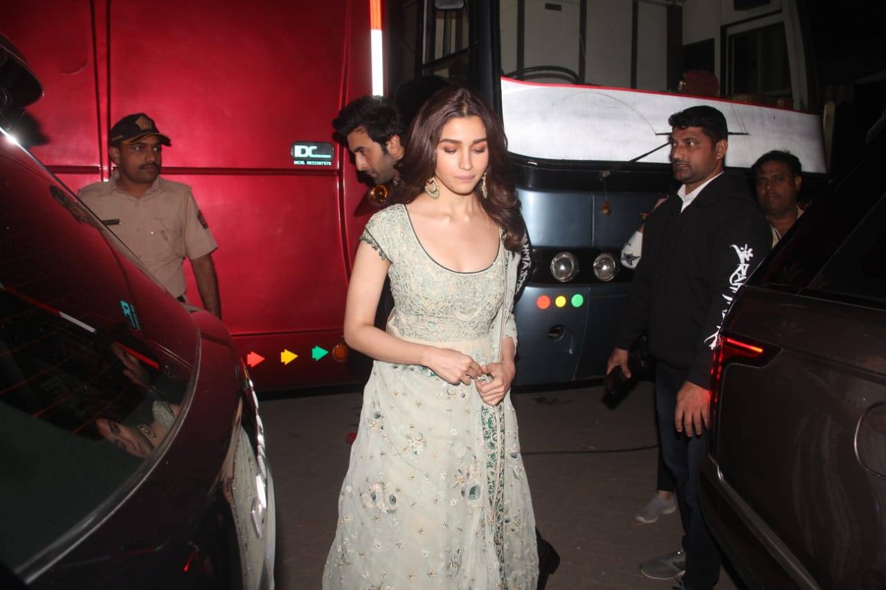 Is All Well Between Ranbir Kapoor And Alia Bhatt? These Pictures Might ...