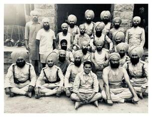 Akshay Kumar gives a Lohri treat to fans by releasing a still from Kesari and we can't stop chanting 'Holi kab hai, Kab hai holi?