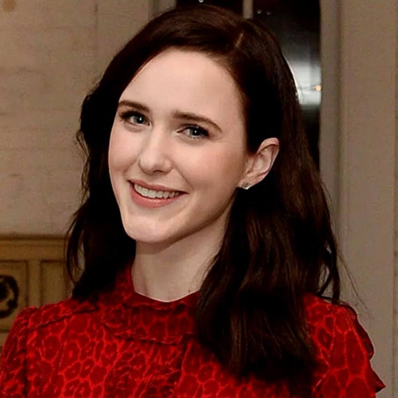 Golden Globe winner Rachel Brosnahan to host Saturday Night Live for
