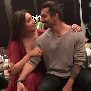 [INSIDE PICS & VIDEO] Karan Singh Grover celebrates his birthday with wife Bipasha Basu and the entire fam jam!