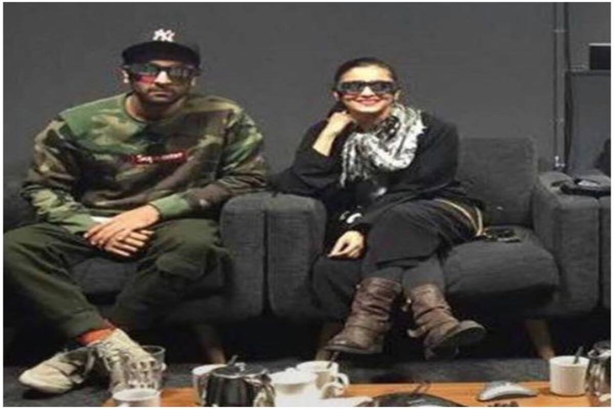 Brahmastra Diaries Ayan Mukerji Teases Ranbir Kapoor And Alia Bhatt S Love Story With This Heartwarming Photo Bollywood News Gossip Movie Reviews Trailers Videos At Bollywoodlife Com