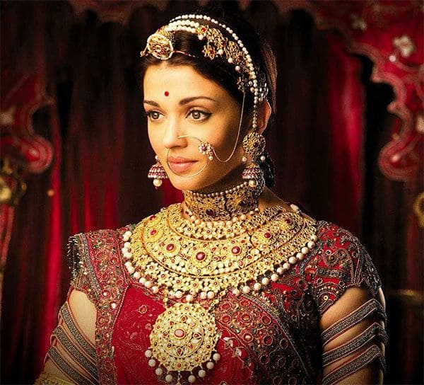 Pin by Dipak on Actress | Kiara advani hot, Alia bhatt, Indian beauty