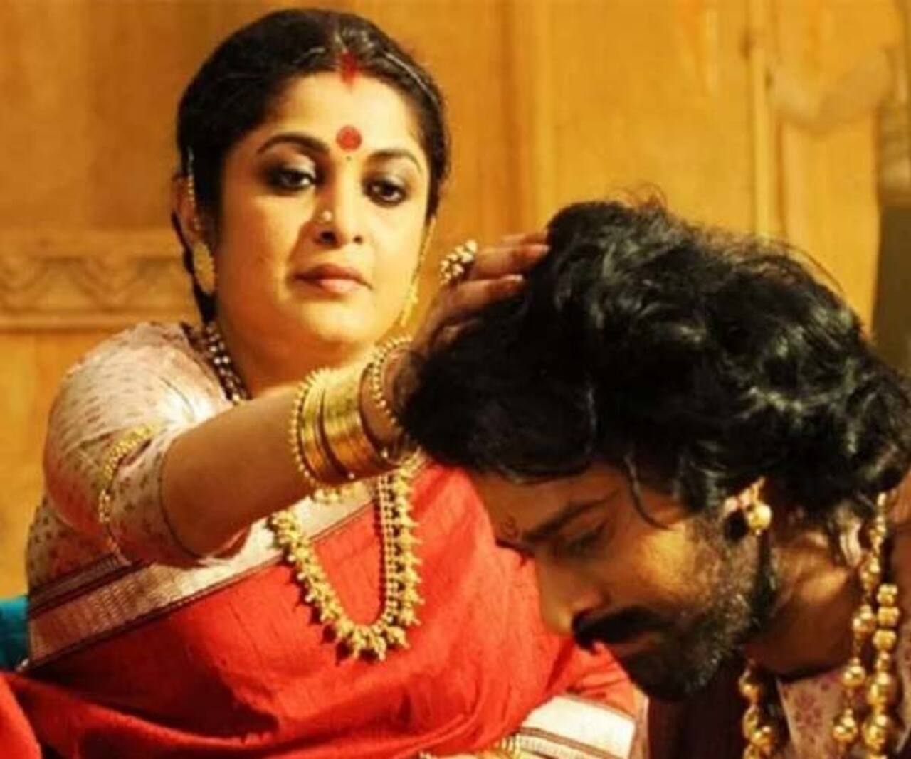 'शिवगामी देवी' जैसा दमदार किरदार निभाने के बाद इस फिल्म में पोर्न स्टार बनेंगी राम्या कृष्णनन, पढ़े ये बड़ी खबर