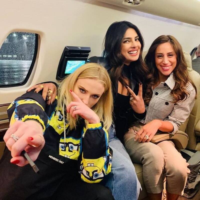 Priyanka Chopra strikes a pose with Sophie Turner and Danielle Jonas ...