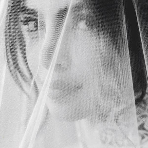 Priyanka Chopra looks breathtaking in white at Oscars 2023; poses with  Malala