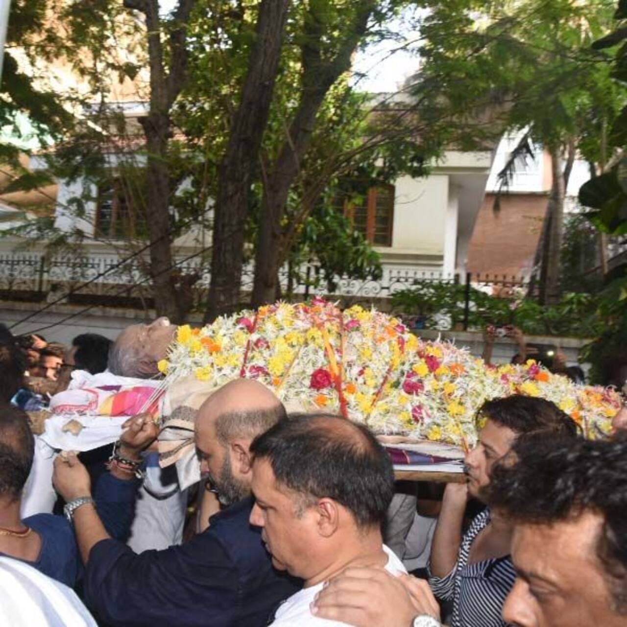 बॉलीवुड में दी बेटे को पहचान