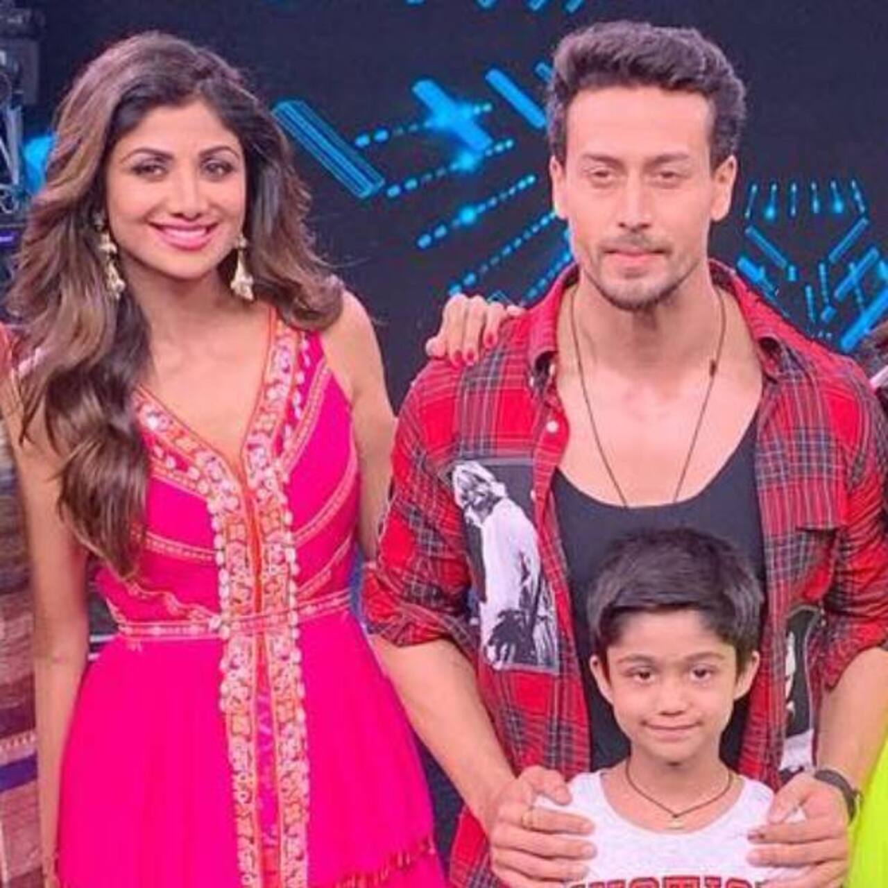 Guru Tiger Shroff Cheers Shilpa Shettys Son Viaans First Back Flip View Video Bollywood 4471