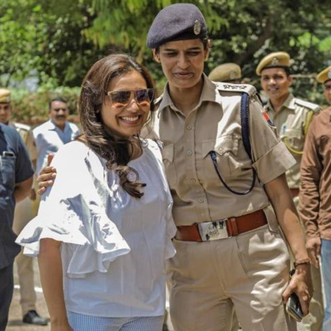 Mardaani 2: Rani Mukerji catching up with the Kota police during the shoot is a heartwarming sight - view pics