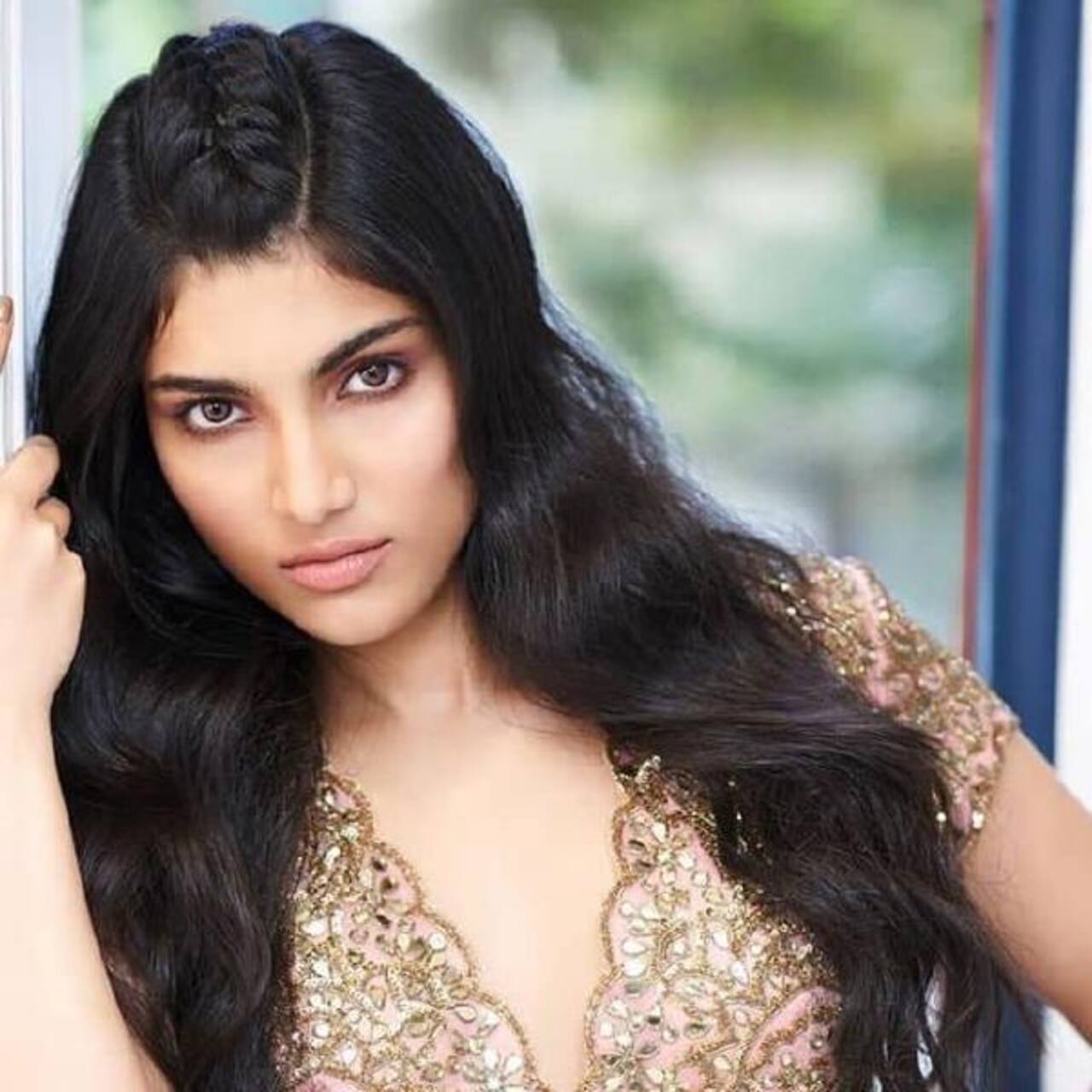 Salman Khan's niece Alizeh Agnihotri to make her Bollywood debut