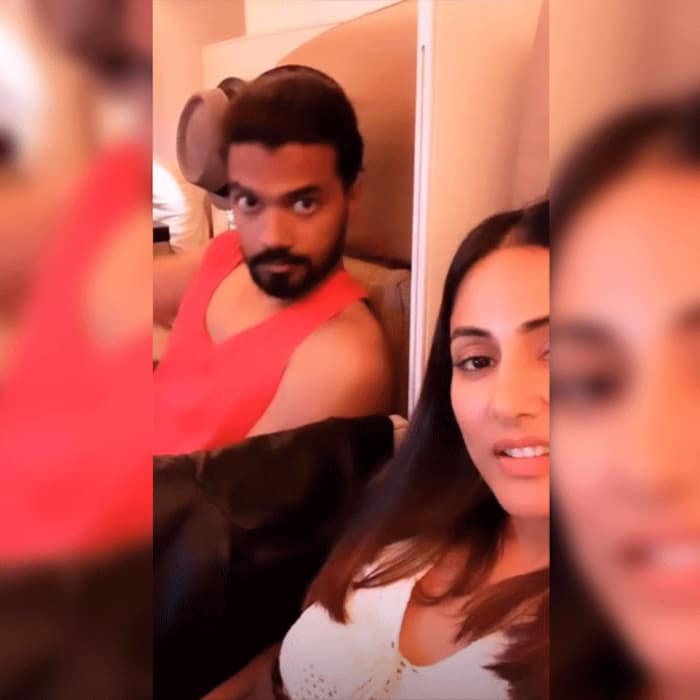 घर वापस लौटी हिना खान