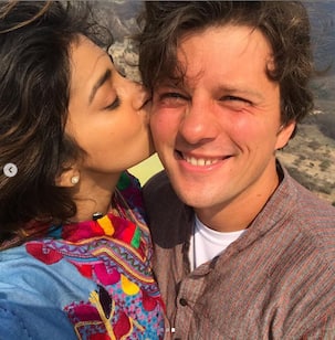 साउथ स्टार Shriya Saran के पति Andrei Koscheev में दिखे COVID-19 के लक्षण तो स्पेन के डॉक्टर्स ने डरकर लौटाया घर, नहीं किया इलाज