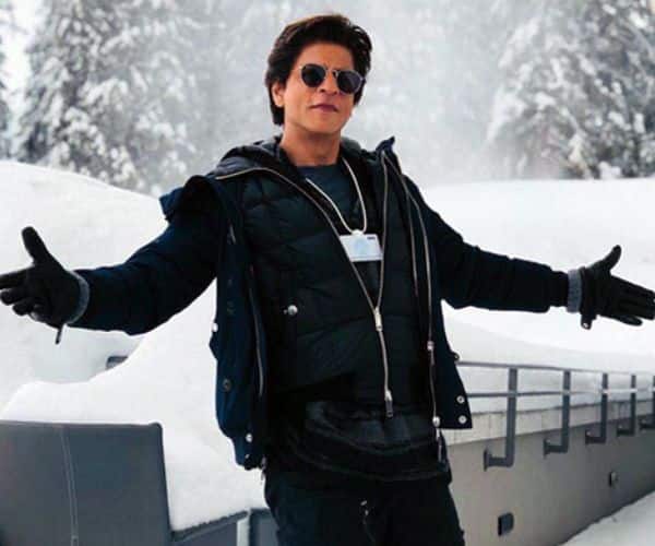 SRK recreates his signature pose with arms open in Davos, Switzerland
