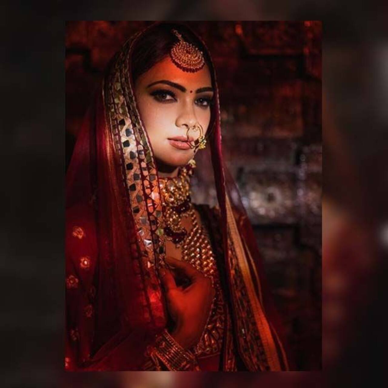 नजरों से किया घायल