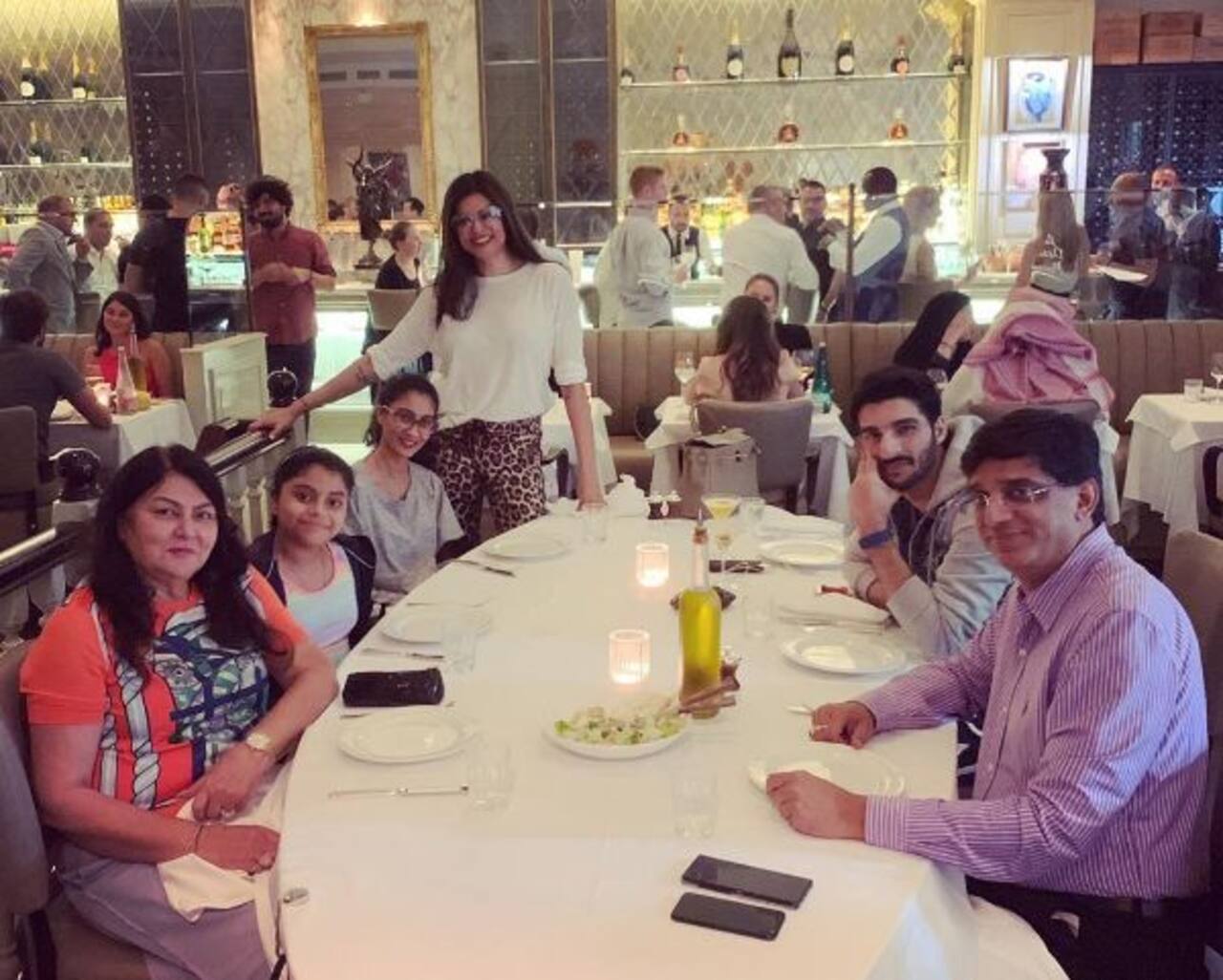 Sushmita Sen and Rohman Shawl enjoy a family dinner in Dubai