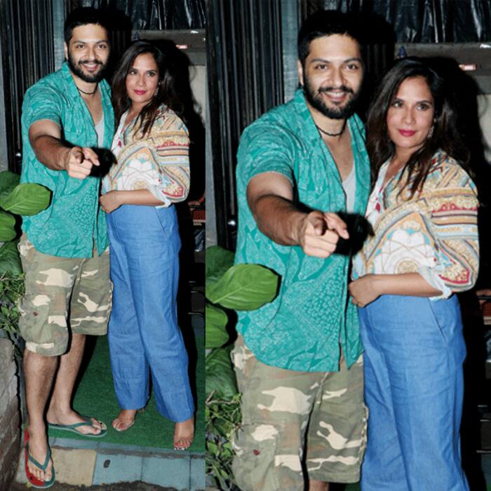 शर्ट्स में डेट पर पहुंचे अली