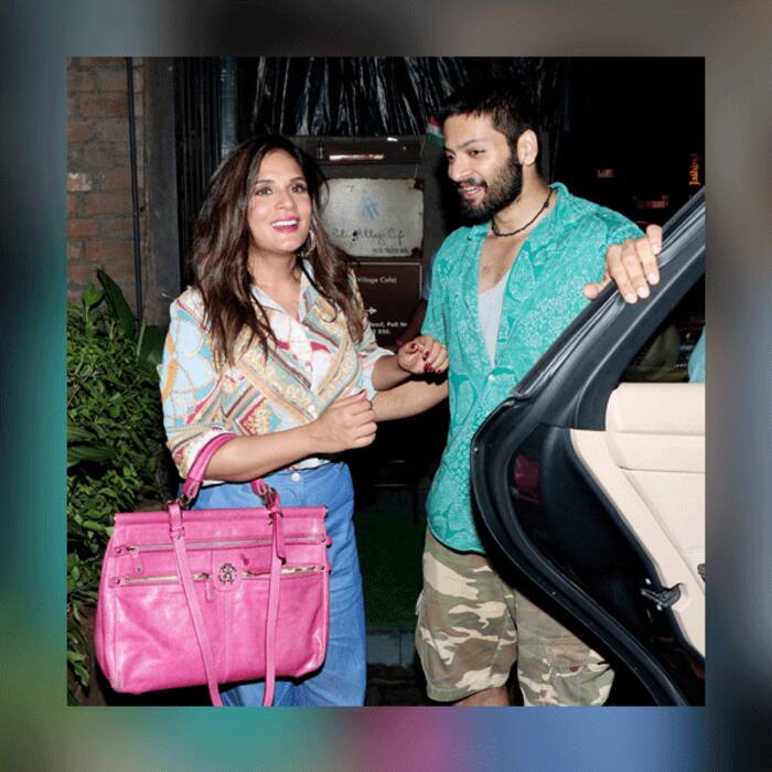 जब अली ने ऋचा के लिए खोला कार का दरवाजा