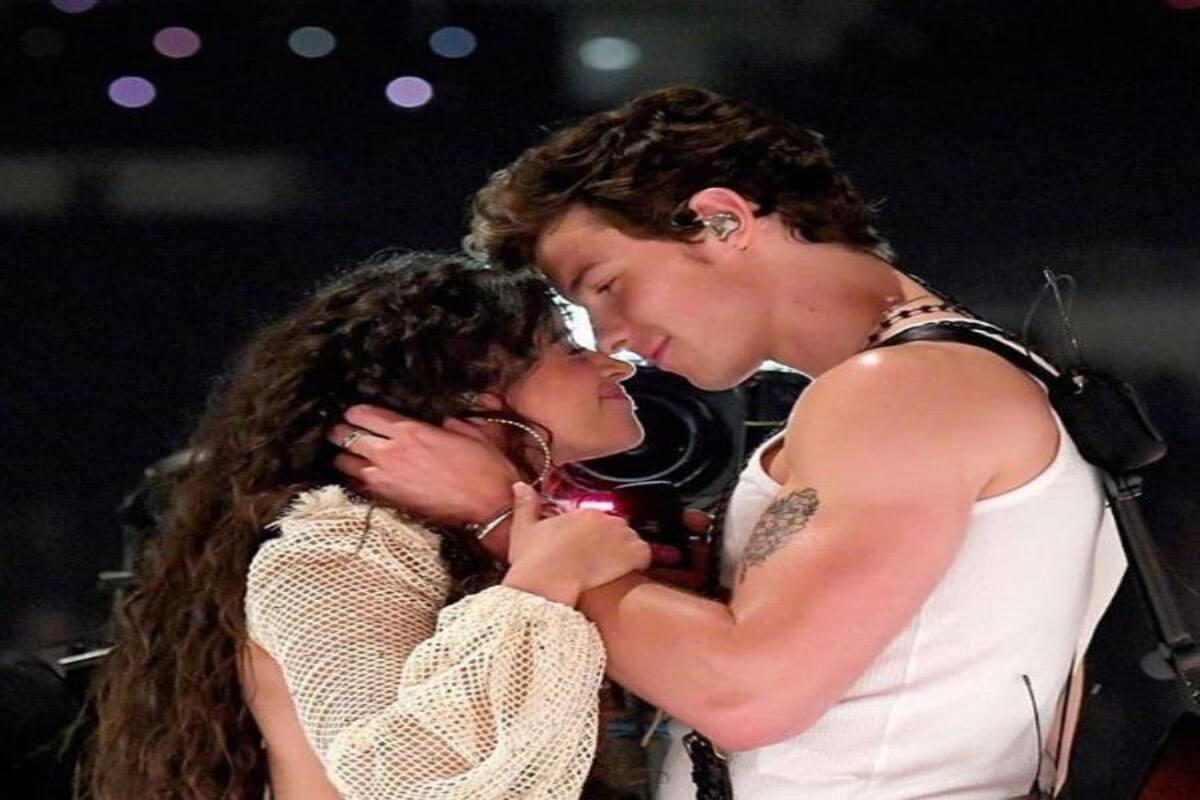 Mtv Vmas 2019 Shawn Mendes And Camila Cabello S Onstage Kiss Was Most Anticipated Even Joe Jonas Agrees Bollywood Life