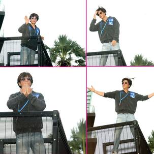Mannat के बाहर आकर Shah Rukh Khan ने दी ईद की बधाई, घर के बाहर फैंस का उमड़ा हुजूम