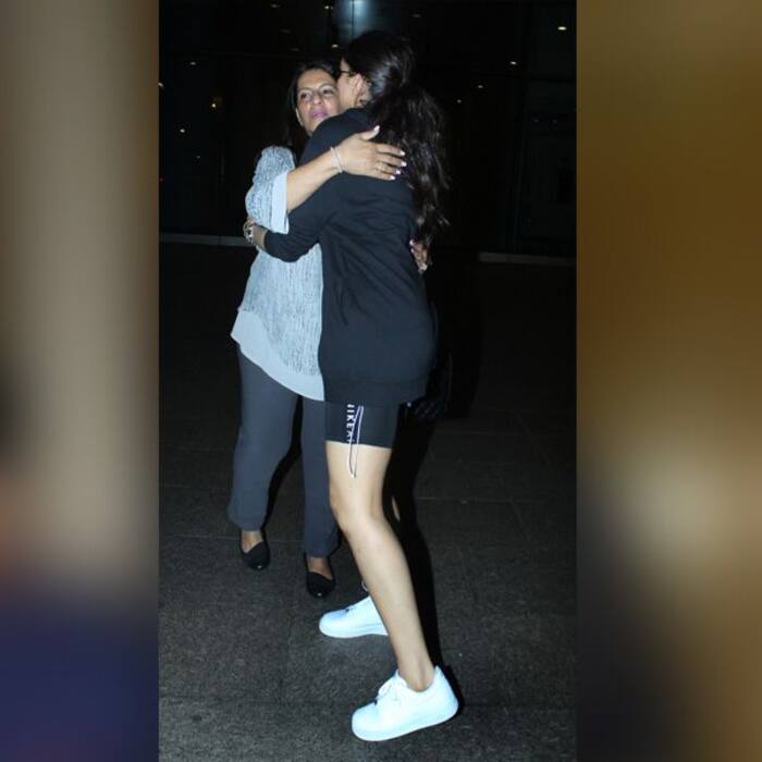 सास को मिलते ही गले मिली दीपिका पादुकोण