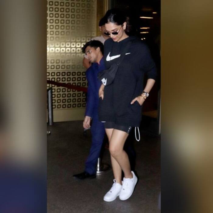 काले चश्मे में गिराई हुस्न क बिजलियां