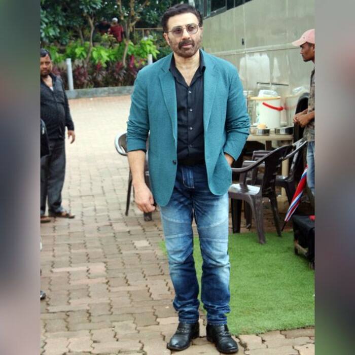 हैंडसम बनकर पहुंचे Sunny Deol
