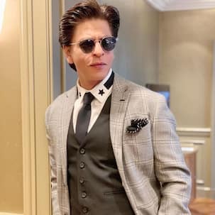 Video Alert! Shah Rukh Khan shaking a leg to Lungi Dance with Dwayne Bravo is truly unmissable