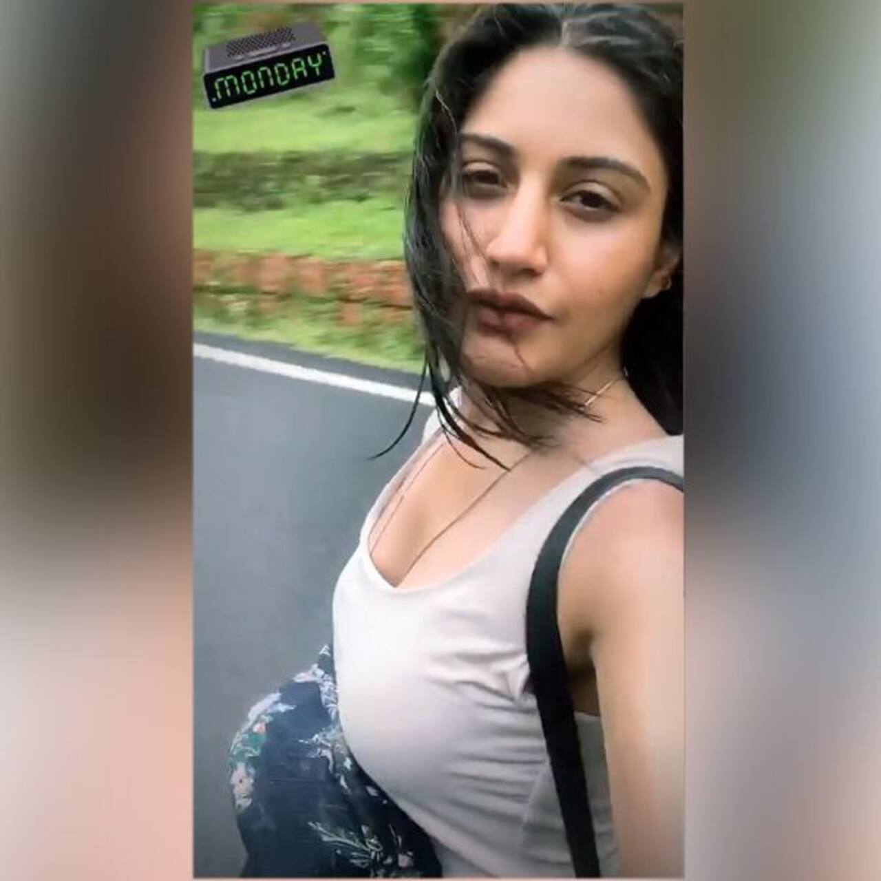 हॉलीडे मनाने निकली Surbhi Chandna