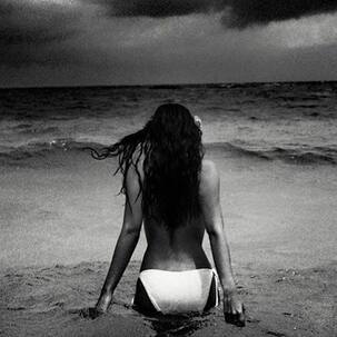 Malaika Arora shares a throwback topless picture and it will leave you breathless