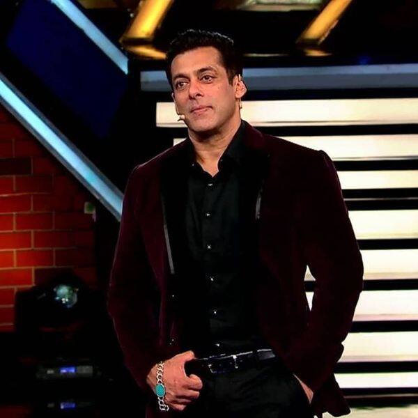 Bigg Boss 13 Weekend Ka War Live Updates: Salman Khan praises Shefali