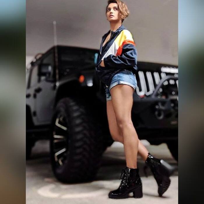 मेहनत के बल पर खरीदी स्टाइलिश गाड़ियां