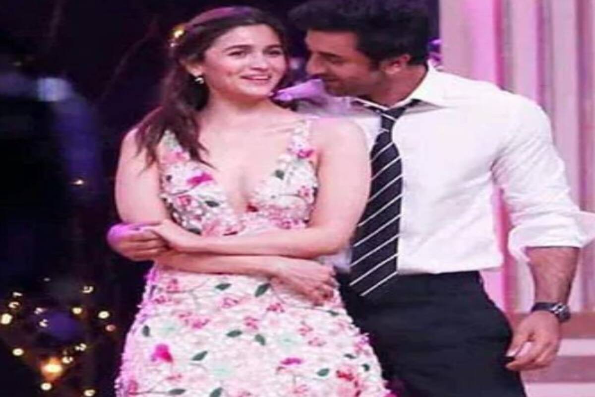 Bhramastra Alia Bhatt And Ranbir Kapoor Happily Groove To A Dance Track In This Leaked Video From The Sets They both will be seen together in ayan mukerji's brahmastra. alia bhatt and ranbir kapoor