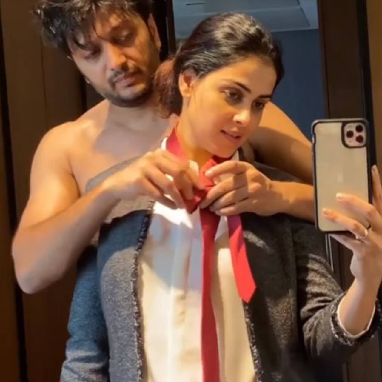 Riteish Deshmukh goes SHIRTLESS while Genelia turns goofy in this HOT and  CUTE video