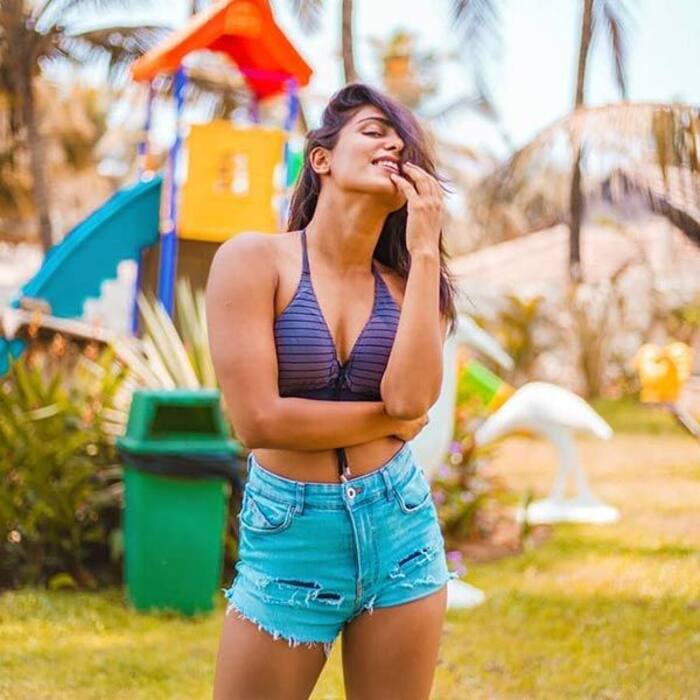 फैंस करते रहते हैं बोल्ड पिक्स का इंतजार