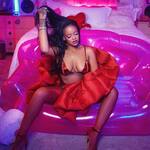 Hotness Alert: पॉप सिंगर रिहाना ने लाल रंग की BIKINI में कराया BOLD फोटोशूट, देखें PHOTOS