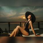 ब्लैक कलर की मोनोकिनी में Tara Sutaria ने मलादिव में समंदर किनारे दिखाई अपनी हॉट अदाएं