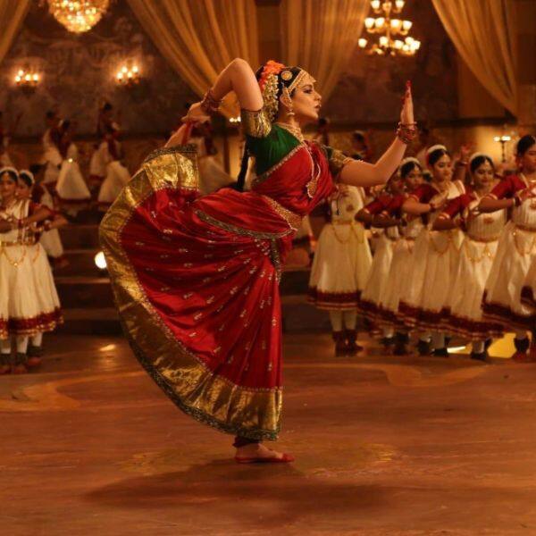 Thalaivi: Kangana Ranaut strikes the perfect Bharatnatyam pose in this NEW STILL from the Jayalalithaa biopic