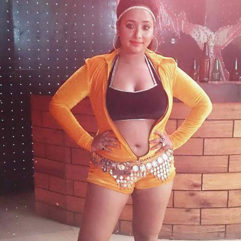 टोन्ड बॉडी फ्लॉन्ट करने से नहीं कतराती