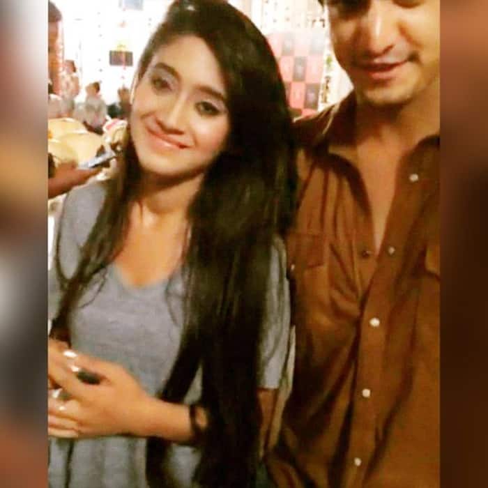 रिक्वेस्ट करने पर शिवांगी जोशी (Shivangi Joshi) ने दिया पोज