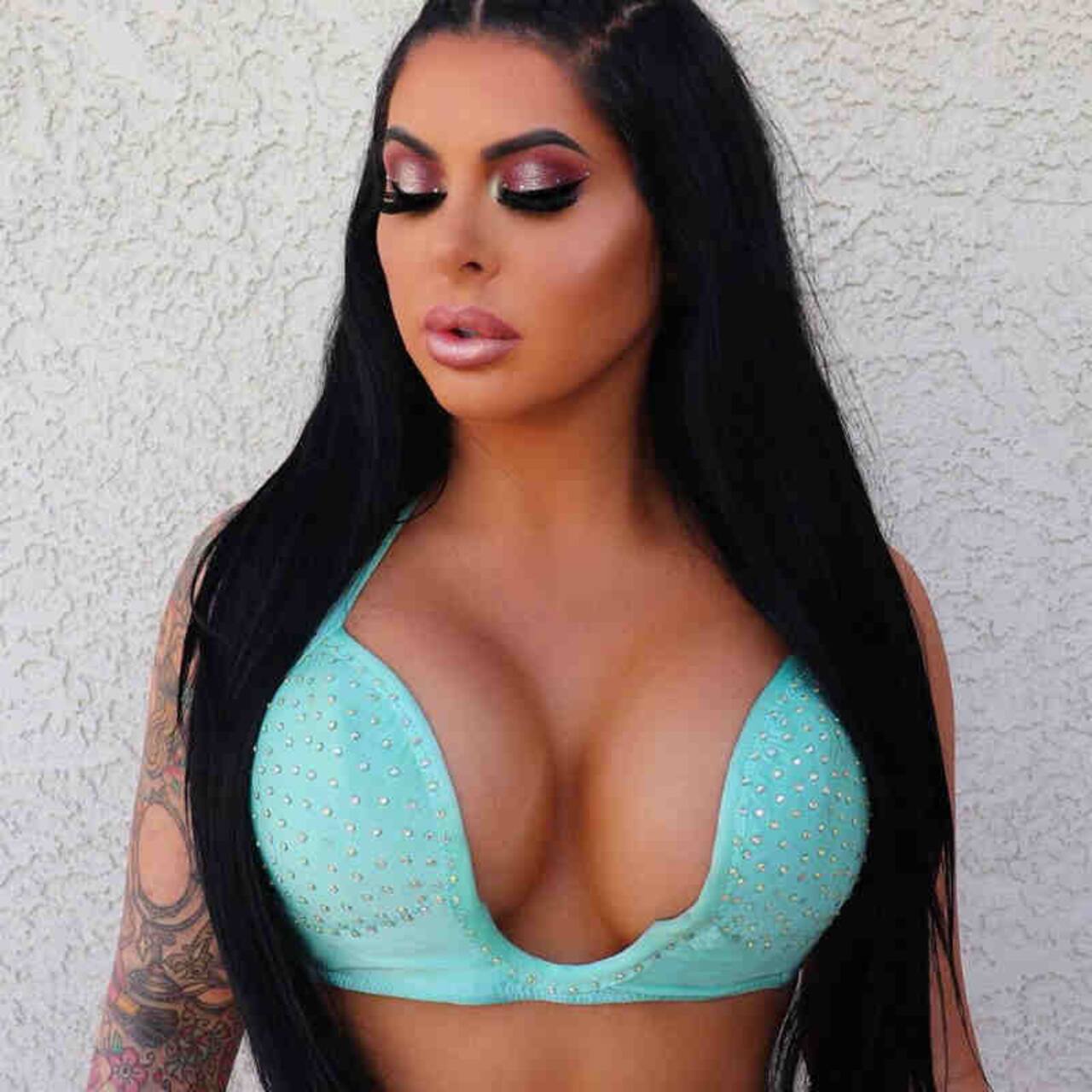 Wrestler Katie Forbes Bold Photos - Wrestler Katie Forbes की Bold