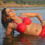 हॉटनेस के मामले में बॉलीवुड की किसी हीरोइन से कम नहीं हैं भोजपुरी ऐक्ट्रेस Poonam Dubey, ये तस्वीरें हैं सबूत